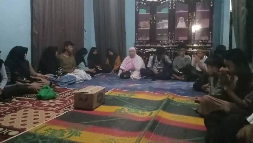 membaca Alquran setiap hari