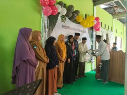 PB Alkhairaat bantu guru madrasah